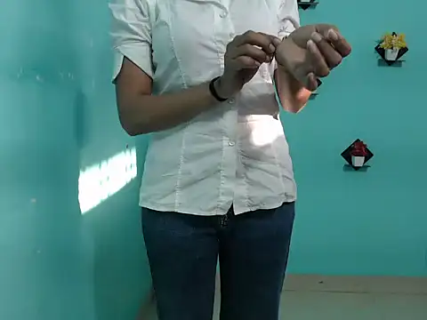 Yashi online show from 02.20.25