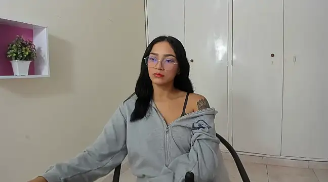 Snapshot of ASIAM_BRUNET chatting on 03.13.25 ASIAM BRUNET online show from 03.13.25