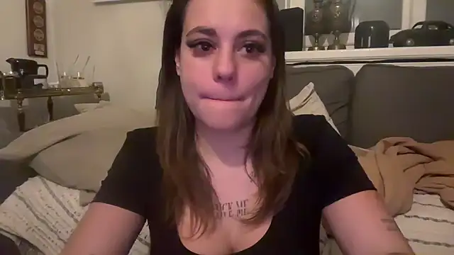 Snapshot of Dif-tjejen chatting on 12.02.25 Dif-tjejen online show from 12.02.25