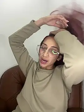 julialupato1606 online show from 02.18.25