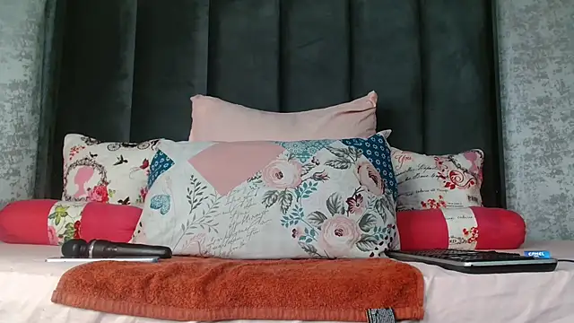 Lucy Blacksilk online show from 11.19.25