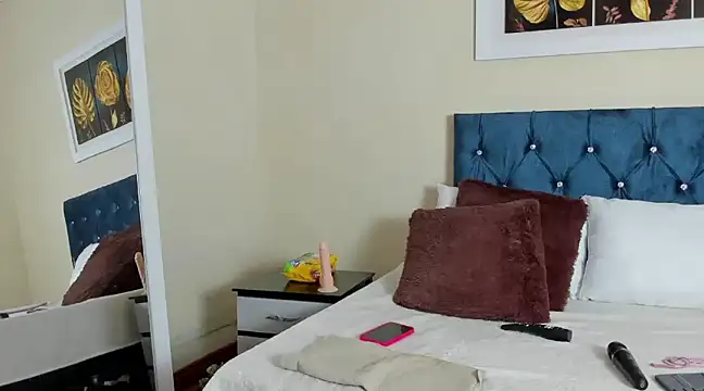 Snapshot of emagarcia chatting on 12.15.24 emagarcia online show from 12.15.24