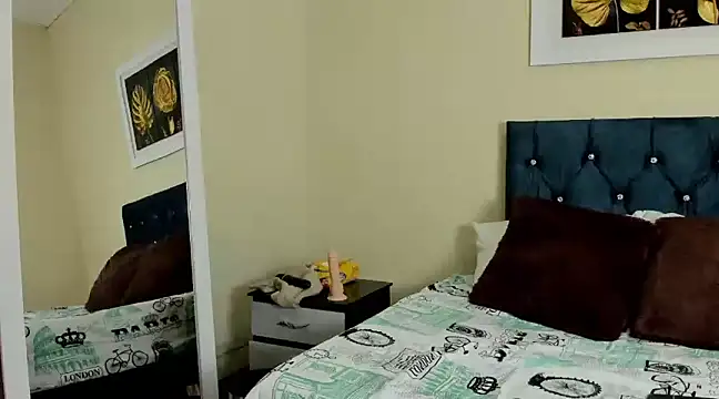 Snapshot of emagarcia chatting on 12.17.24 emagarcia online show from 12.17.24