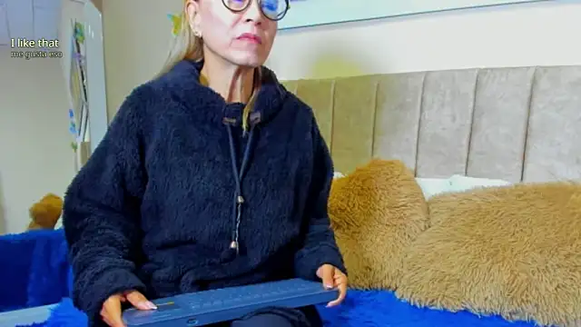 Snapshot of emagarcia chatting on 09.17.25 emagarcia online show from 09.17.25