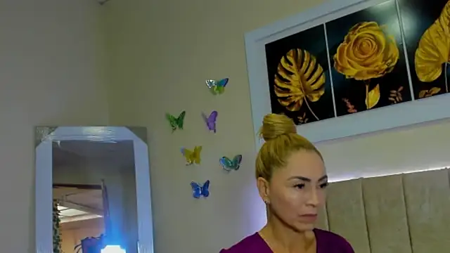 Snapshot of emagarcia chatting on 09.22.25 emagarcia online show from 09.22.25