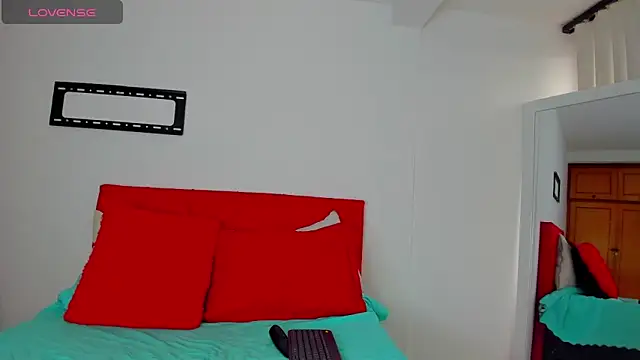 Snapshot of emagarcia chatting on 10.27.25 emagarcia online show from 10.27.25