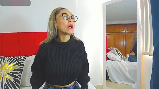 Snapshot of emagarcia chatting on 11.29.25 emagarcia online show from 11.29.25