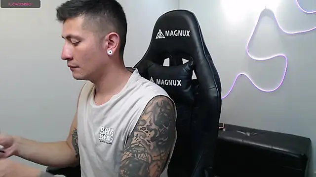 Snapshot of team_dinamite69 chatting on 03.11.25 team dinamite69 online show from 03.11.25