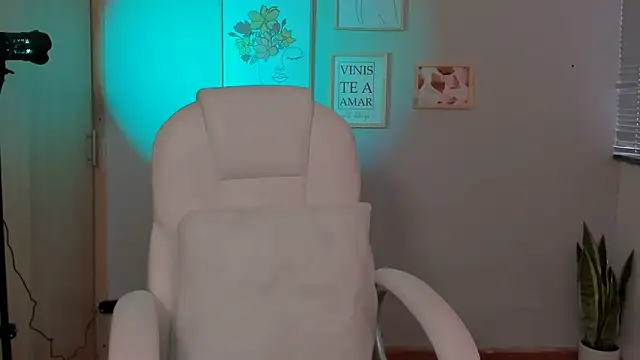 Elena Ruiz online show from 01.05.25