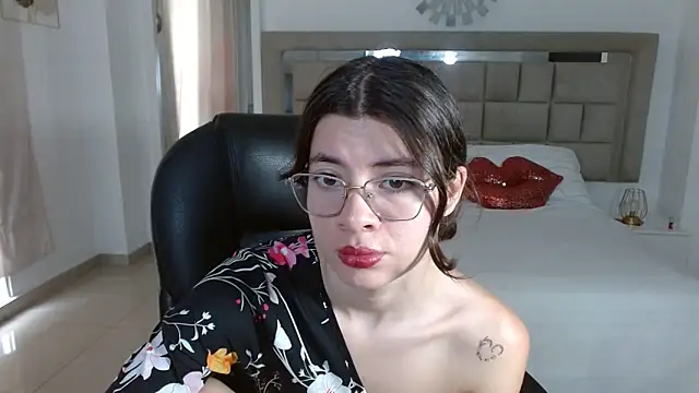 zoecruzz online show from 11.21.25