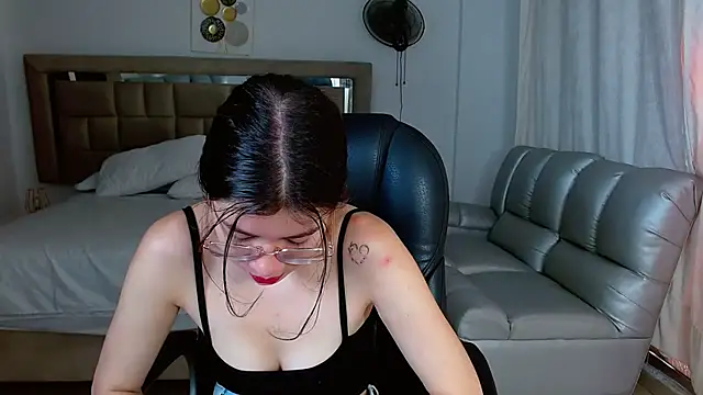 zoecruzz online show from 02.11.26