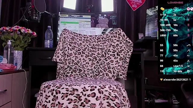 Raissa sky26 online show from 10.27.25