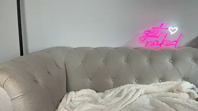 mollywilde online show from 10.07.25