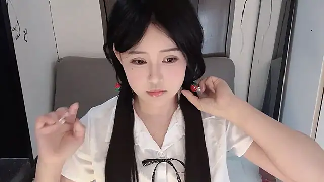 Snapshot of Fountain- chatting on 02.14.25 Fountain- online show from 02.14.25