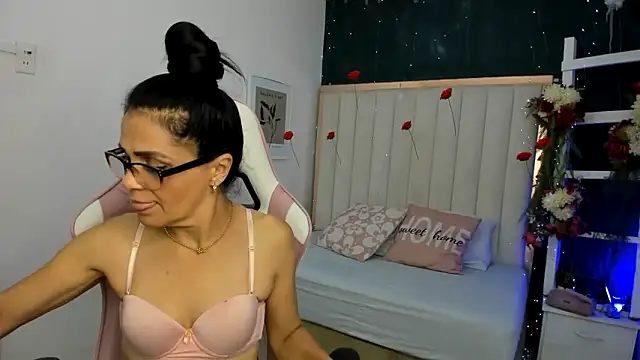 margot smith  online show from 03.16.26