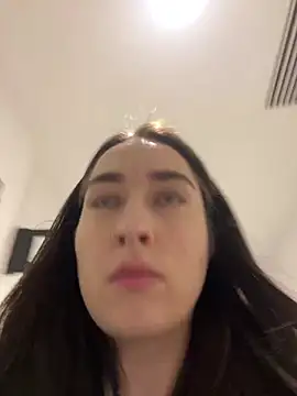 Holly Play online show from 12.11.24