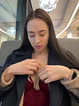 Holly Play online show from 01.30.25