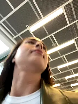 Holly Play online show from 09.29.25