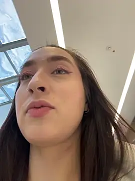 Holly Play online show from 02.12.26