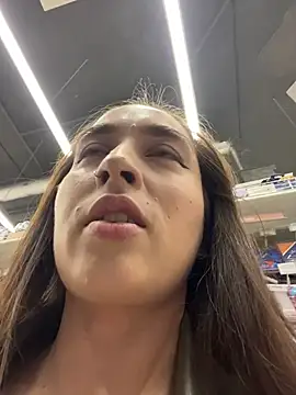 Holly Play online show from 04.17.26