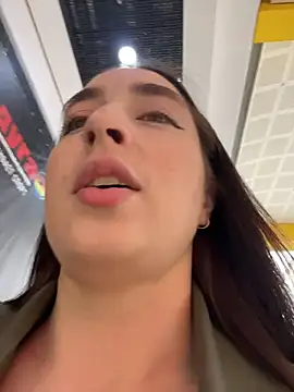 Holly Play online show from 04.18.26