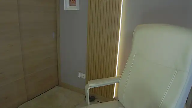 Alessia-miller  online show from 03.17.25