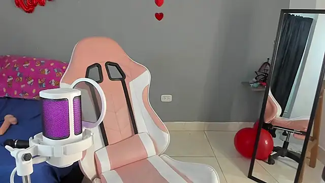 nicol jone1 online show from 02.13.25