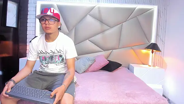 Snapshot of Bonny_Bonss chatting on 01.22.25 Bonny Bonss online show from 01.22.25