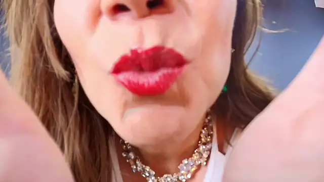 Snapshot of MelaniaKnauss chatting on 01.13.25 MelaniaKnauss online show from 01.13.25