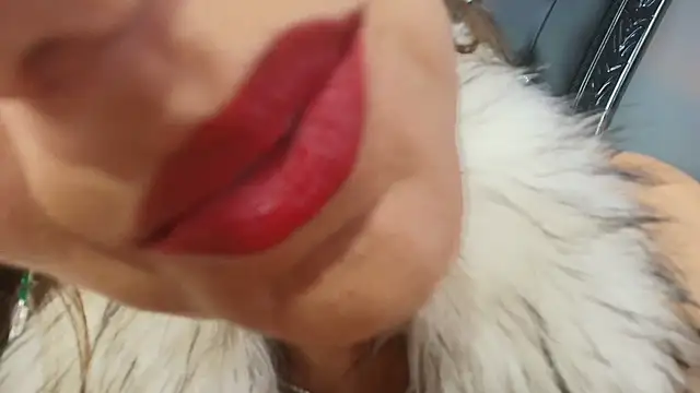 Snapshot of MelaniaKnauss chatting on 02.28.25 MelaniaKnauss online show from 02.28.25