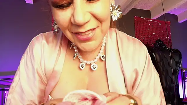 Snapshot of MelaniaKnauss chatting on 12.02.25 MelaniaKnauss online show from 12.02.25