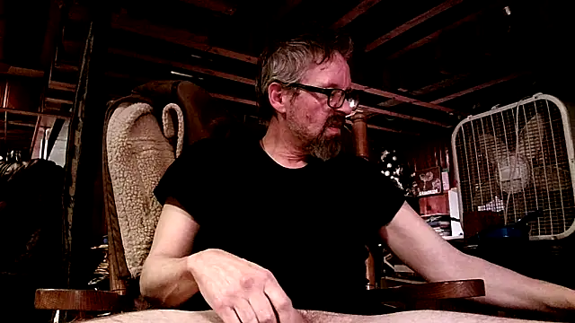 Snapshot of AronMellon76 chatting on 02.04.26 AronMellon76 online show from 02.04.26