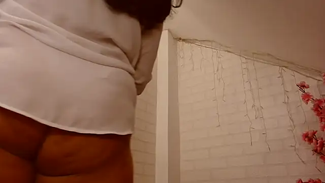 Snapshot of kymberly_008 chatting on 02.15.25 kymberly 008 online show from 02.15.25