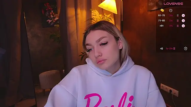 Ella Milla online show from 01.06.25