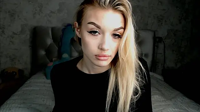 Ella Milla online show from 04.15.26