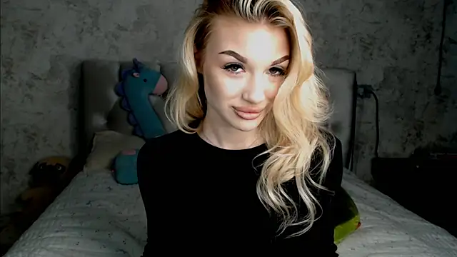 Ella Milla online show from 04.16.26