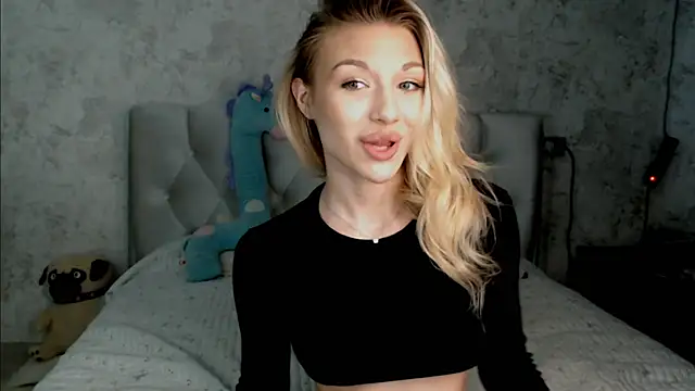 Snapshot of Ella_Milla chatting on 07.17.26 Ella Milla online show from 07.17.26