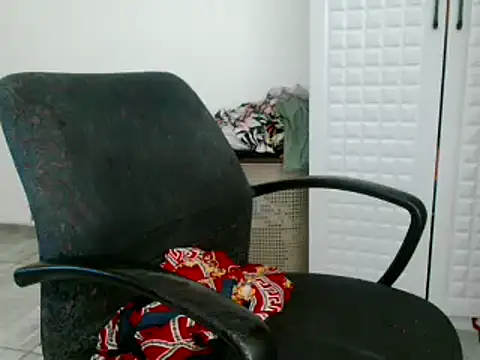 Hugetittiesxx2 online show from 02.14.25