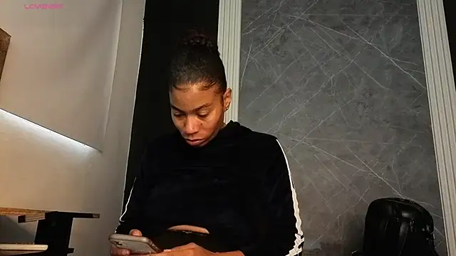 Snapshot of YummyDuooo chatting on 11.26.25 YummyDuooo online show from 11.26.25