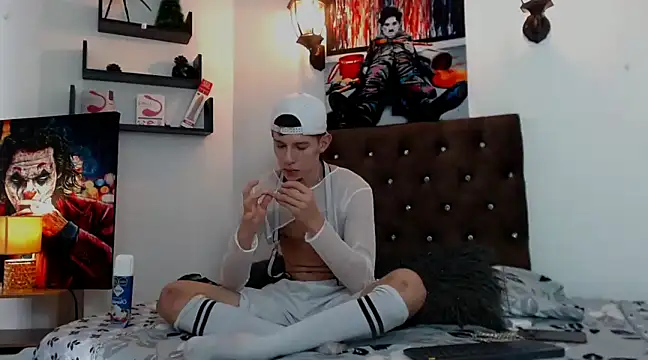 flowers18 online show from 01.14.25