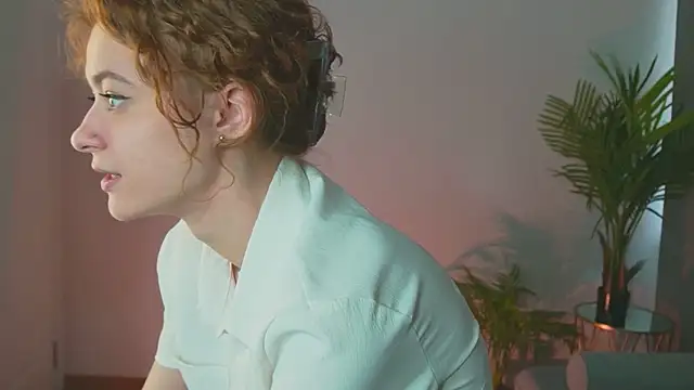 Curly Moon online show from 03.16.25