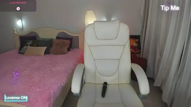 Snapshot of Miss_Elia chatting on 02.13.25 Miss Elia online show from 02.13.25