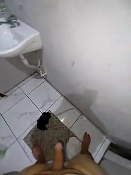 Snapshot of Whiper2024 chatting on 09.13.25 Whiper2024 online show from 09.13.25