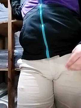 Snapshot of Whiper2024 chatting on 02.13.26 Whiper2024 online show from 02.13.26