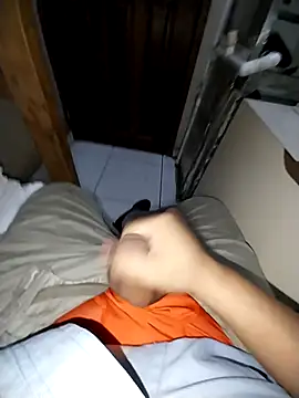 Snapshot of Whiper2024 chatting on 02.16.26 Whiper2024 online show from 02.16.26