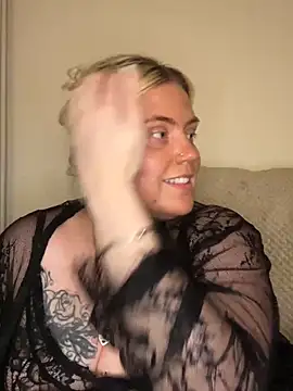 Snapshot of Blondiee3088 chatting on 01.20.25 Blondiee3088 online show from 01.20.25