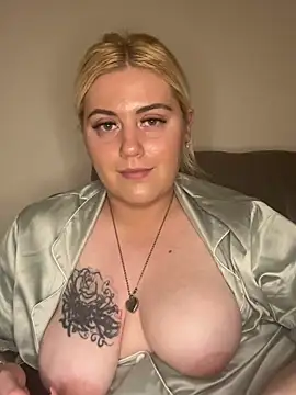 Snapshot of Blondiee3088 chatting on 02.13.25 Blondiee3088 online show from 02.13.25