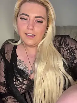 Snapshot of Blondiee3088 chatting on 03.07.25 Blondiee3088 online show from 03.07.25