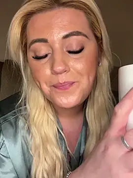 Snapshot of Blondiee3088 chatting on 03.08.25 Blondiee3088 online show from 03.08.25