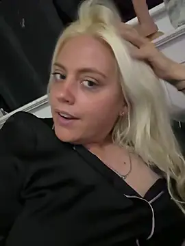 Snapshot of Blondiee3088 chatting on 09.15.25 Blondiee3088 online show from 09.15.25